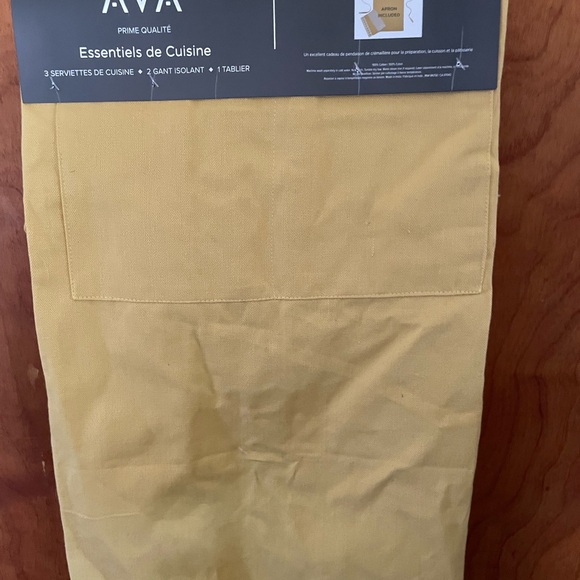 NEW AVA Kitchen Essential Set Mustard Color
3 KITCHEN TOWELS • 2 MITTS • 1 APRON - Picture 4 of 5